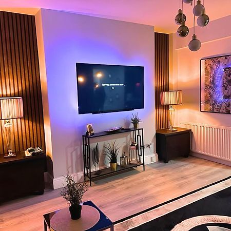 *Luxury 9Ine Lush Jacuzzi Apartment & Balcony* Бирмингам Екстериор снимка