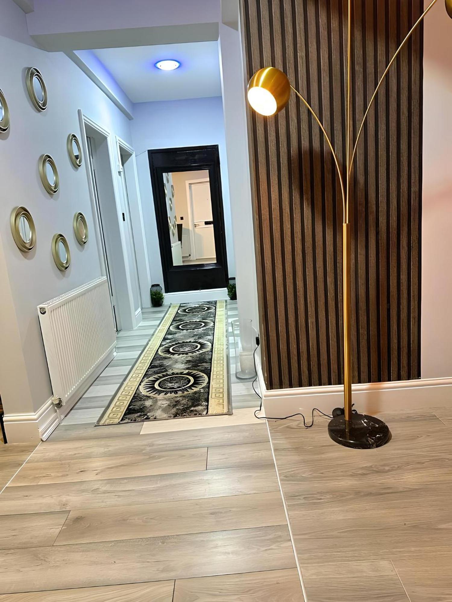 *Luxury 9Ine Lush Jacuzzi Apartment & Balcony* Бирмингам Екстериор снимка
