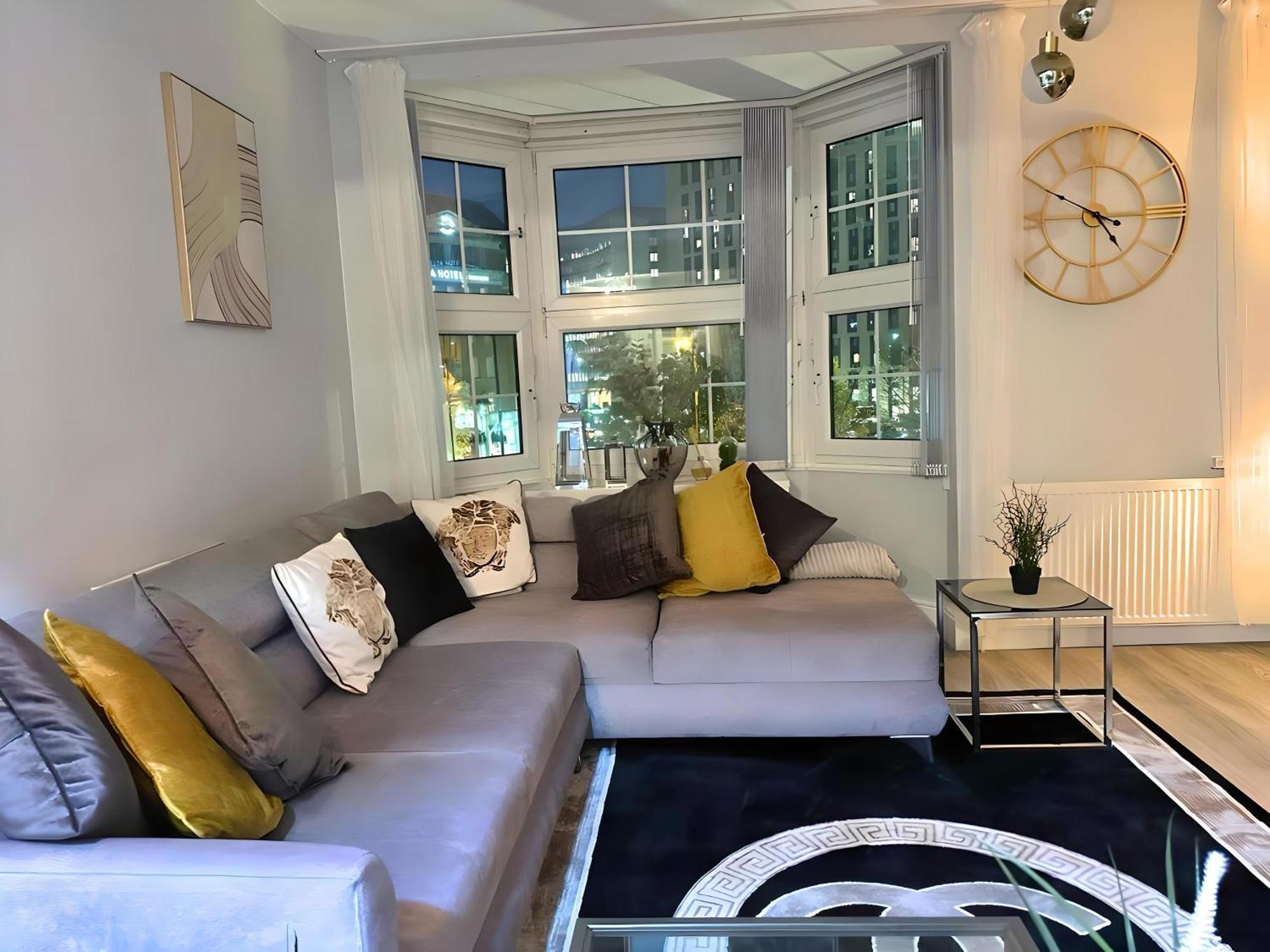 *Luxury 9Ine Lush Jacuzzi Apartment & Balcony* Бирмингам Екстериор снимка