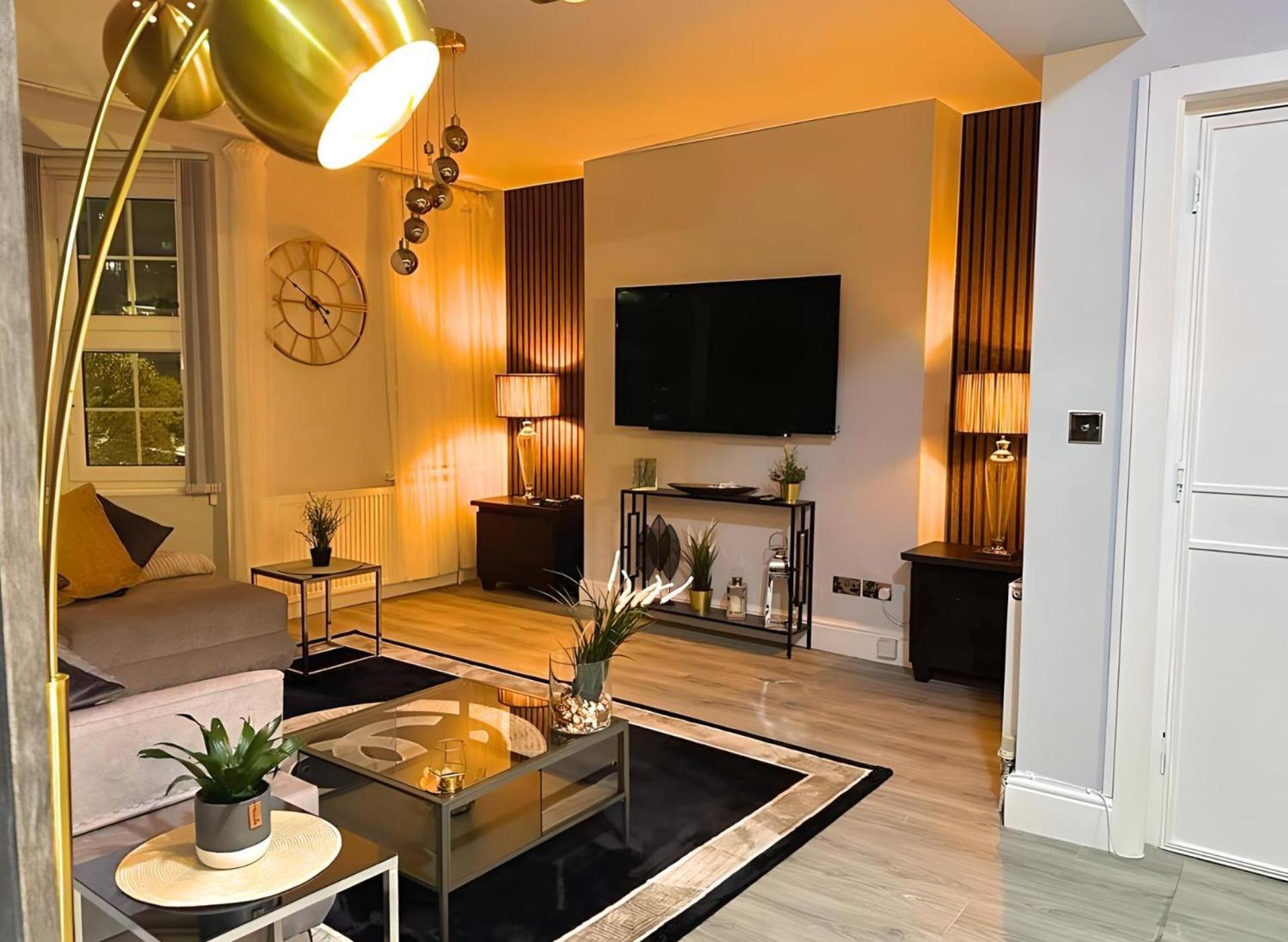 *Luxury 9Ine Lush Jacuzzi Apartment & Balcony* Бирмингам Екстериор снимка