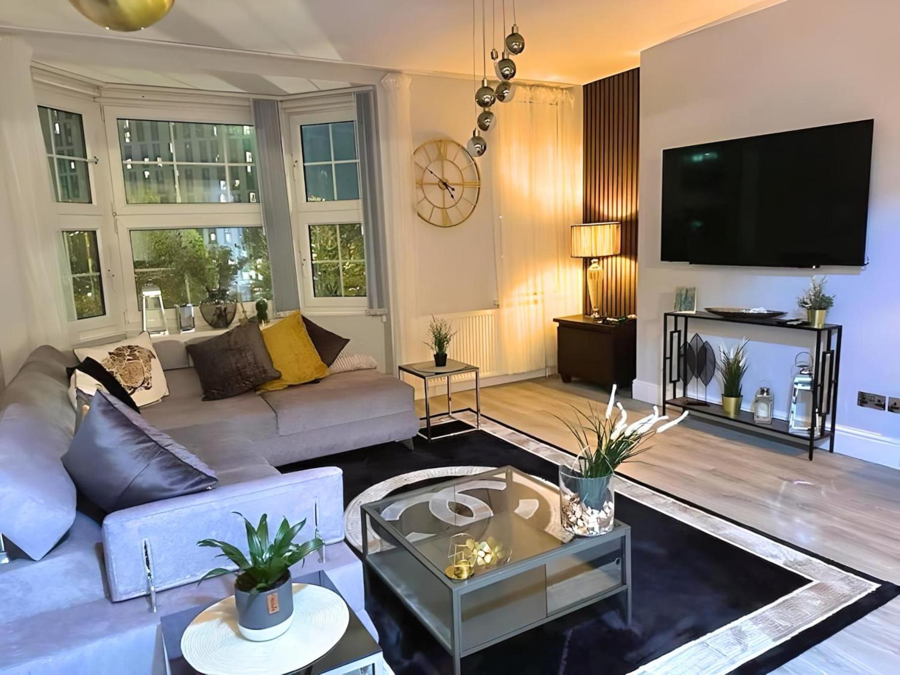 *Luxury 9Ine Lush Jacuzzi Apartment & Balcony* Бирмингам Екстериор снимка